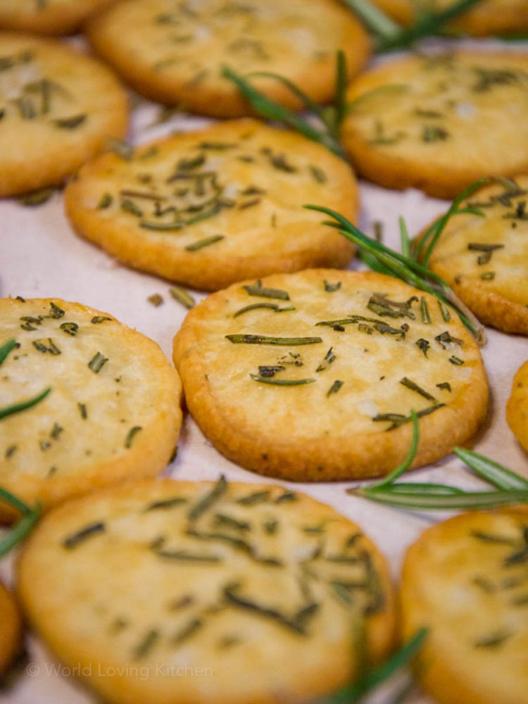 Rosmarin Parmesan Kekse | Cracker – World Loving Kitchen