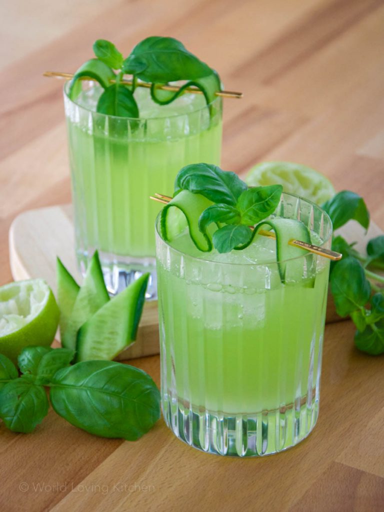 Elderflower Vodka Tonic with Cucumber & Basil /// Elderflower Vodka Tonic mit Gurke und Basilikum