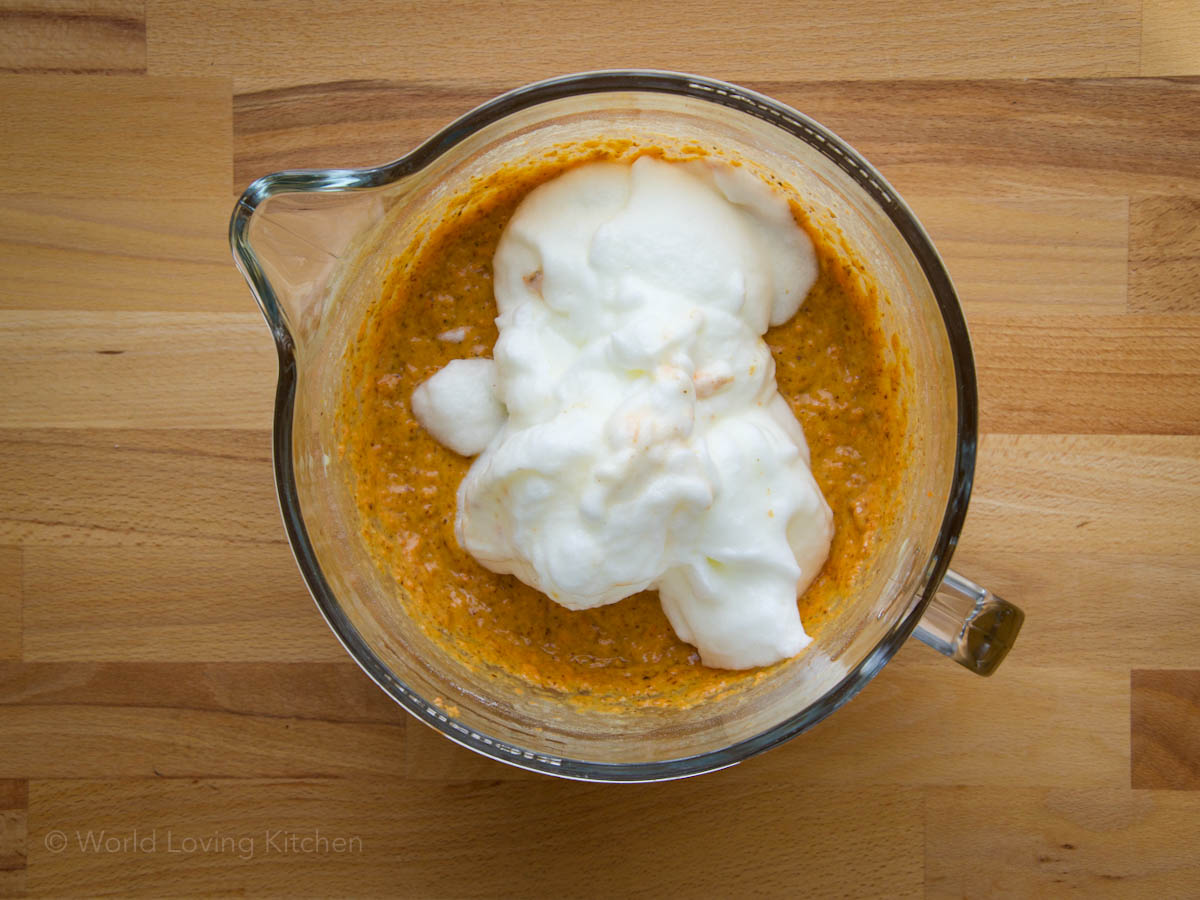 Saftiger Möhrenkuchen mit Frischkäse-Frosting – World Loving Kitchen