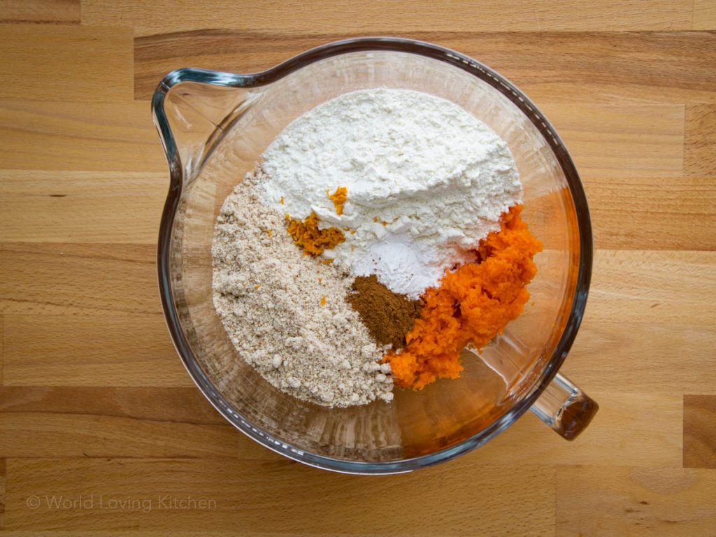 Saftiger Möhrenkuchen mit Frischkäse-Frosting – World Loving Kitchen