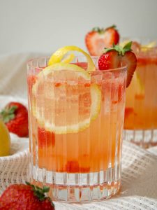 Strawberry Limoncello Spritz /// Erdbeer - Limoncello Spritz
