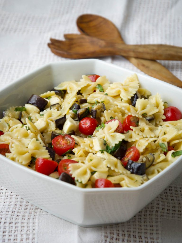 Italian Pasta Salad with Roasted Eggplant, Cherry Tomatoes & Mozzarella /// Italienischer Nudelsalat mit gebratenen Auberginen, Cherrytomaten & Mozzarella