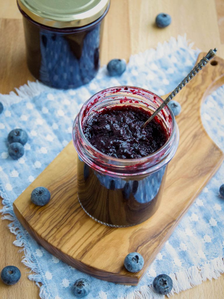 Einfaches Rezept für Blaubeer- / Heidelbeermarmelade – World Loving Kitchen