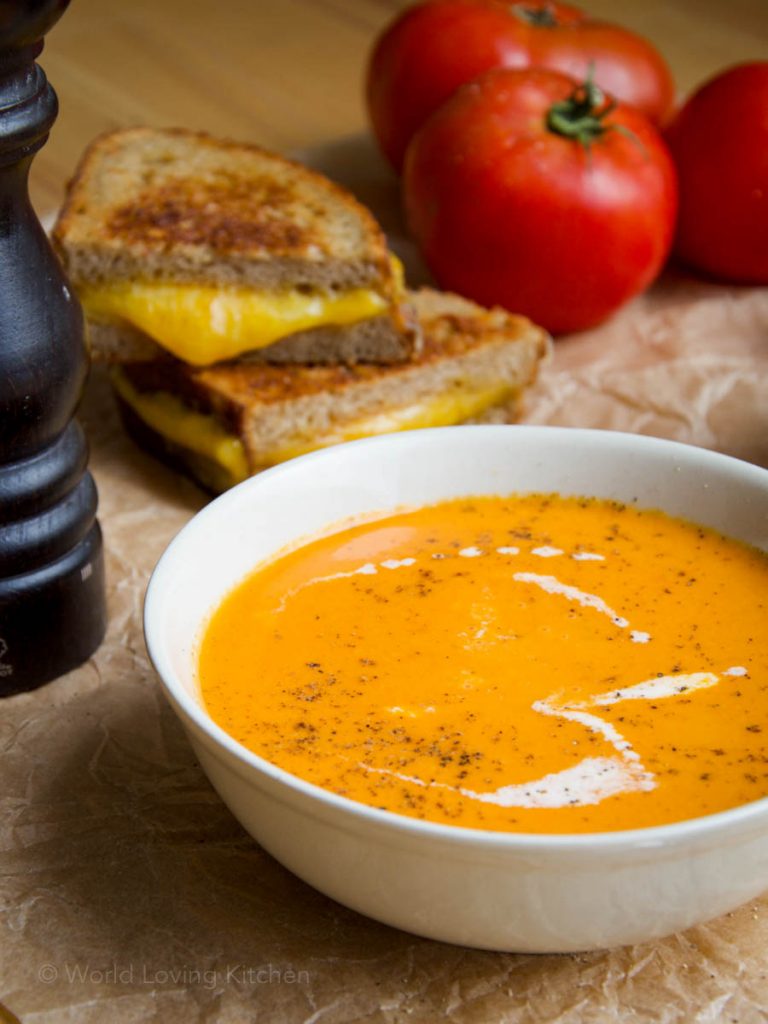 Easy Oven-Roasted Tomato Soup Recipe /// Einfaches Ofengeröstete Tomatensuppe Rezept