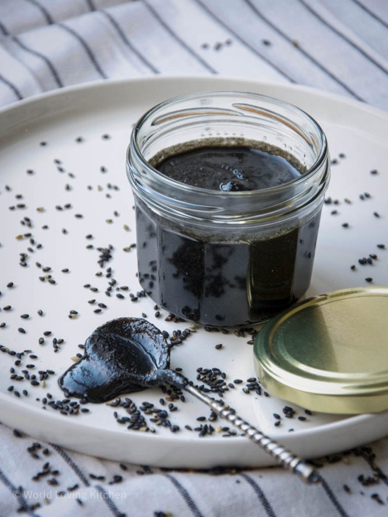 Japanese Sweet Black Sesame Paste | Kuro Neri Goma 黒練りごま /// Japanische Süße schwarze Sesam Paste | Kuro Neri Goma 黒練りごま