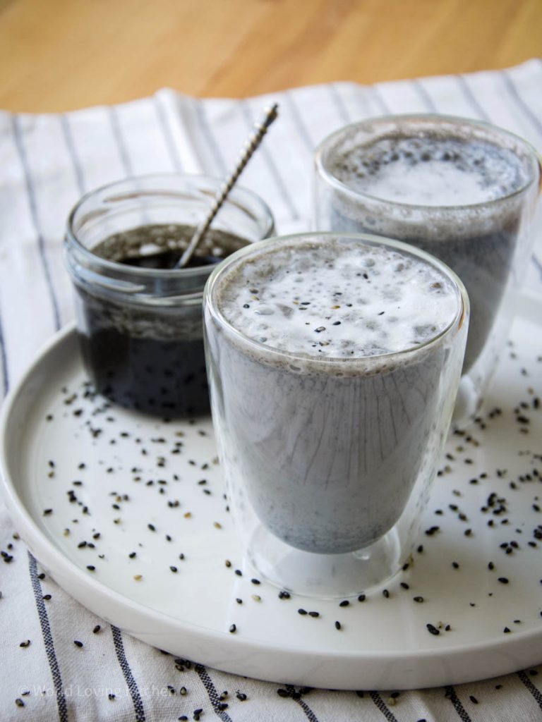 Black Sesame Latte | Kuro Goma Miruku 黒ゴマミルク /// Schwarzer Sesam Latte | Kuro Goma Miruku 黒ゴマミルク